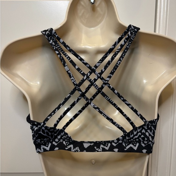 Victoria's Secret Black and White Geometric Bra - Picture 2 of 4